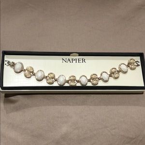 ⭐️⭐️⭐️NWT NAPIER BRACELET IN BOX!!